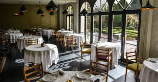 La Coquerie Est Un Restaurant Gastronomique A Rennes Le Chef Etoile Michelin Vous Propose Une Cuisine Gastron Restaurant Gastronomique Gastronomie Restaurant