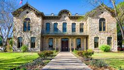 Just 15 minutes southwest of fredericksburg, this funky town is an old trading. 16 Best Fredericksburg Vacation Rentals From 180 Night Kayak