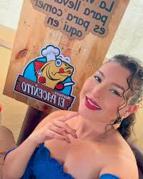 BIENVENIDO SEPTIEMBRE 💚🤍❤️ . . Hoy tocó domingo de Cantar en Mariscos El  Paceñito Los Cabos 💙 De azulito