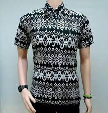 Dalam kegiatan tersebut peserta diharuskan menggunakan baju yang sesuai dengan tema. Kemeja Batik Pria Baju Batik Pria Motif Tribal Hitam Putih Lazada Indonesia