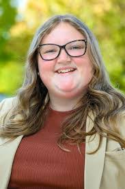 Ashley Tomlin's Instagram, Twitter & Facebook