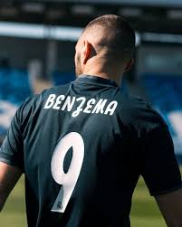 Karim benzema wallpaper 4k will be downloaded onto your device, displaying a progress. 42 Karim Benzema 9 Ideas Real Madrid Players Real Madrid Madrid