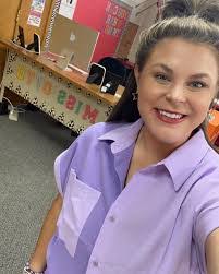 Shirley Pelot's Instagram, Twitter & Facebook