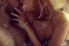 Immagini Stock - Baci Appassionati Di Giovani Amanti Sexy. Image 113487959