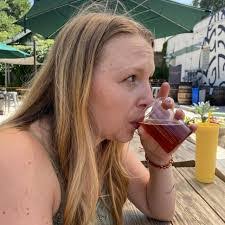 Amanda Mineo's Instagram, Twitter & Facebook