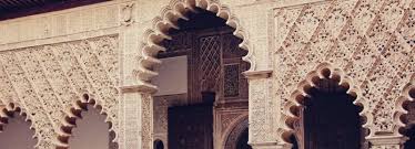 The royal alcazar of seville (real alcazar de sevilla) is a complex composed of several palaces and a vast area of perfectly manicured gardens. O Que E E Como Visitar O Real Alcazar De Sevilha Sundaycooks