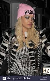 Freund krempelte ihr leben um. Rita Mit Freund Calvin Harris Zuhause Angekommen Rita Trug Einen Mutze Hut Mit Dem Wort Badass Darauf Geschrieben Und Sah Sehr Mude Nach Einer Langen Nacht Featuring Rita Ora Wo London Vereinigtes