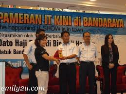 Datuk lukman abdullah scammer dana turkey. Digital It Show 2011 From Emily To You