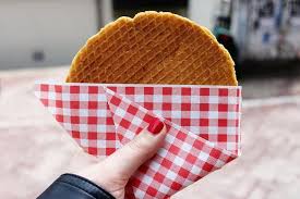 Se ami il cioccolato e il caramello, queste barrette di biscotti sono per te! Stroopwafel I Dolci Che Si Comprano In Olanda La Ricetta