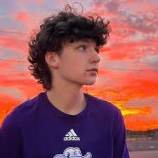 Carlie Howard's Instagram, Twitter & Facebook