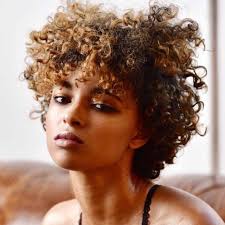 Quest'anno i capelli ricci sono una vera tendenza. Tagli Corti Capelli Ricci Afro Capelli Ricci Afro Corti Capelli Ricci Tagli Di Capelli Ricci Lunghi