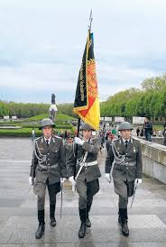 German war cross (1990) similar to imperial german iron cross war flag as used during the first world war. Why Don T Bundeswehr Use The Wehrmacht Uniform But Without The Insignia Associated With The Third Reich Quora