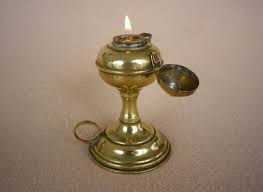 Oil Lamp Small 4 5 Brass Table Lamp With Handle And Flame Snuffer Betty Cruissie Whale Oil Working Retro Mood Lighting Gif Oil Lamps Brass Table Lamps Lamp