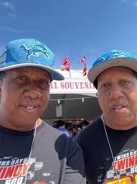 Identical twins from Texas join group