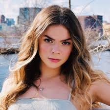 Lara Hill (@larahill_)