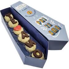 Compre um molde de madeira ou mdf em forma de coração, imprima as fotos de ele é louco por música e chocolates? Caixa Gravata Surpresa Cod 2747 1un Ideia Embalagens Rizzo Loja De Confeitaria Rizzo Confeitaria