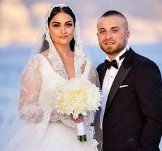 Indir, gökhan töre ile indir, esra bilgiç indir, evlendi beşiktaş'ın yıldız futbolcusu gökhan töre oyuncu indir. Esra Bilgic Estetige Zerre Kadar Ihtiyacim Yok Magazin Haberleri Fiskos Haberleri