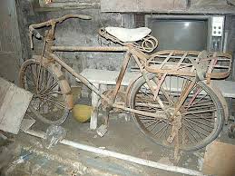 彌陀鄉吳家古厝內的 古老孔明車 bicycle vehicles