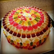 Pin By Musee Du Bonbon Haribo On Gateaux D Anniversaire Gourmands Par Le Musee Du Bonbon A Uzes Sweetie Cake Cake Decorating Candy Cakes