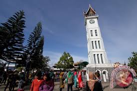 Gambar kartun jam terbaik download now jam tangan penggera kartun di. Ada Pentas Seni Di Jam Gadang Bukittinggi Antara News