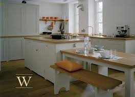 Grosszugige Kuche Mit Allem Was Das Herz Begehrt Hochschrake Bieten Wunderbaren Stauraum Eine Kochinsel Fur Kurze Wege Und Kuche Mit Kochinsel Kuche Kochinsel