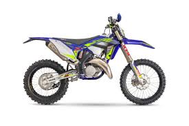 Kita harus mengeluarkan uang 97 juta rupiah untuk mencicipi performa mesin 250cc yang menjadi andalan yamaha wr250r. Company Sherco