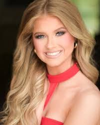 Hillary Macdonald's Instagram, Twitter & Facebook