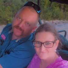 Will tea tree oil deter bees from hummingbird feeders?