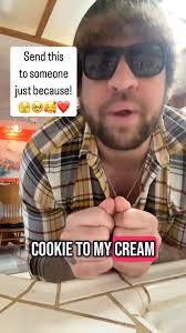 Guy with the hair ਨੇ ਕੋਈ ਨਵੀਂ ਫੋਟੋ ਨੂੰ...