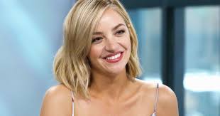 Comedy Central Orders Late-night Pilot Starring Abby Elliott