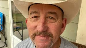 Beth Roberge's Instagram, Twitter & Facebook