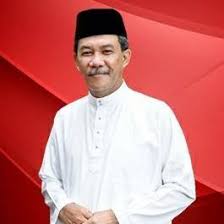 The honorifics such as tun, dato seri, tuanku and such are merely that, they are honorifics and not supposed to be attached to the beginning of a name. Dato Seri Dato Seri Utama Haji Mohamad Bin Haji Hasan