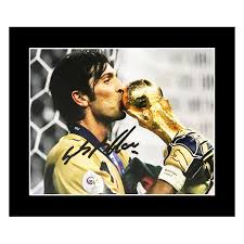 The golden generation of italy 2006 world champion ,the real history has been created ,buffon the history. Signed Gianluigi Buffon Photo Display World Cup Champion 2006 Firma Stella