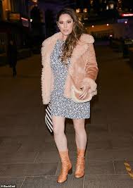 Jul 24, 2021 · kelly brook put on a summery display as she left global studios in london after her heart radio show on saturday. Kelly Brook Puts On A Leggy Display In A A Floral Dress Paired With A Shearling Coat 247 News Around The World
