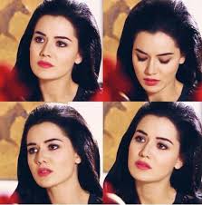 Evcen has three siblings named aysen evcen, demet evcen, and nese evcen. Fahriye Evcen Yaprakdokumu Actresses Beauty Celebrities