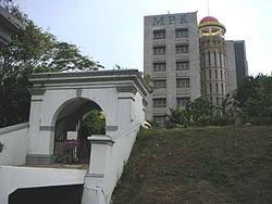 Di ruangan komen, seorang lelaki memaklumkan pejabat agama berkenaan menerima kunjungan pengantin sehingga 118 pasangan dalam masa sehari. Klang City Wikipedia