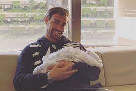My wife & kids is an american sitcom that ran on abc from march 28, 2001 to may 17, 2005. Fabio Fognini And The First Photo With Farah The Daughter He Had With Flavia Pennetta Farah First Photo Flavia Pennetta