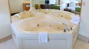 Michigan Jacuzzi Suites Romantic Michigan Honeymoon Suites With Hot Tub Hot Tub Room Modern Hot Tubs Whirlpool Tub