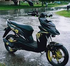 Kali ini lagi ingin share gambar motor honda beat yang modifikasinya simple, setelah saya berkeliling internet dan nemu ni gambar motor dari agan agan modifikator tanah air dengan berbagaimacam bentuk beat yang sederhana, tapi sayang untuk data modifikasinya tidak ada. Modifikasi Beat Street Hitam Si Kelam Nan Elegan Narik Perhatian