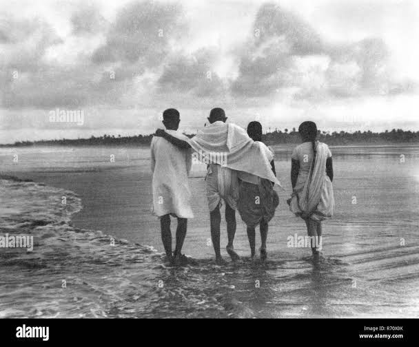 Mahatma Gandhi during evening walk at Juhu Beach, Bombay, Mumbai, Maharashtra, India, May 1944, old vintage 1900s picture Stock Photo - Alamy