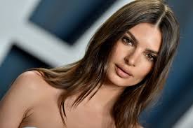 She rose to prominence after appearing in the music video for robin thicke's blurred lines. Emily Ratajkowski Is Pregnant See Her Nsfw Reveal Video Hellogiggles