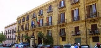 Si chiede al presidente della regione sicilia di affrontare la situazione dei residenti in sicilia, momentaneamente fuori regione, dopo 2 mesi di quarantena, di poter rientrare in sicilia. Coronavirus Sicilia Oggi La Nuova Ordinanza Di Musumeci Le Misure Per Contrastare L Esodo Di Natale