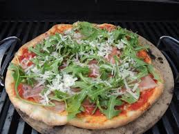 Die Perfekte Pizza Aus Dem Weber Gasgrill Gasgrill Rezepte Weber Grill Rezepte Pizza Weber Gasgrill