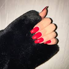 The perfect black line is more hard to do but with a little bit of practice it will make it perfect. Rednails Cute Nail And Pedicure Image 6859161 On Favim Com