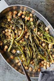 Olive Oil Braised Chickpeas And Broccoli Rabe Recipe Recipe Vegetable Recipes Vegan Recipes Easy Vegetarian Entrees