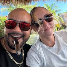 Why and when did Mama B's Pizza close permanently?