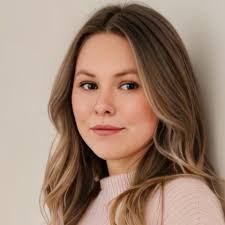 Araceli Peterson's Instagram, Twitter & Facebook