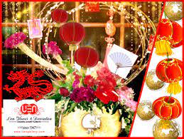 Tema rangkaian bunga yang yang menggabungkan citarasa vintage dan modern dalam satu frame / vas bunga. Surabaya Luxury Florists Festival Decorations Moon Festival