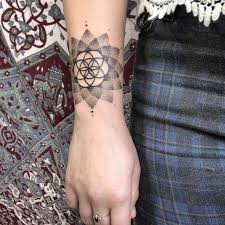 Diese faszinierenden tatoos erscheinen am körper fast wie echter schmuck. 1001 Ideen Fur Blume Des Lebens Tattoo Designs Blume Des Lebens Tattoo Lebensblume Tattoo Blume Des Lebens