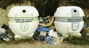 Benne de collecte à chargement frontal. Verre Le Maire A Supprime Les Conteneurs La Marne